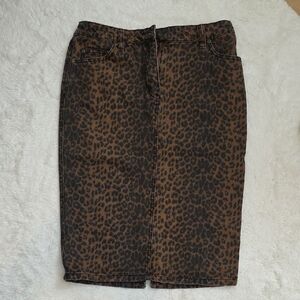 Jeanology Leopard Print Pencil  JEAN Skirt Size 4.